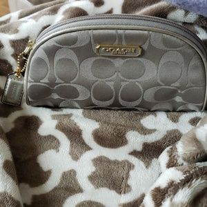 Coach makeup cosmetics bag B903
